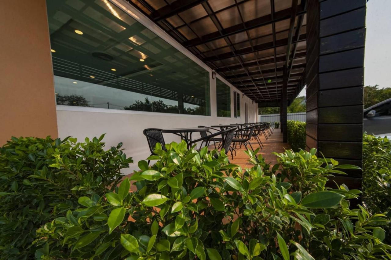 The Charlotte Smart Hotel Lop Buri 외부 사진